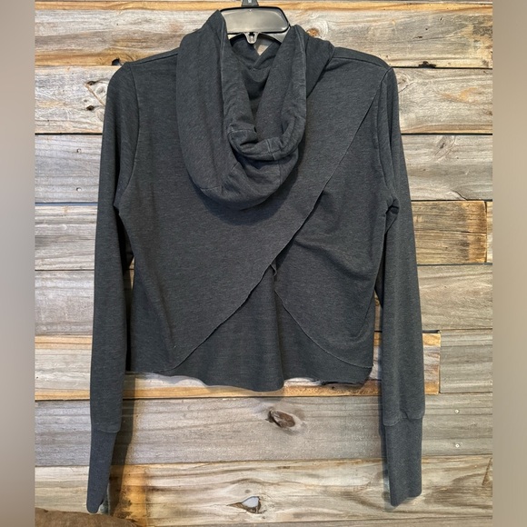 Sleeve Gymshark | Cross Back Cropped Hoodie
Size S - Picture 2 of 5